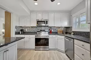 9 Colonial Club Dr, Boynton Beach, FL 33435 - Photo 4