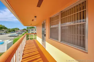 332 Sheffield N, West Palm Beach, FL 33417 - Photo 2