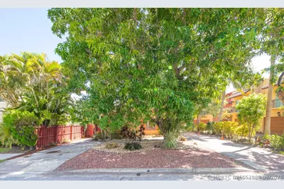 1136 NE 17th Way #1-2, Fort Lauderdale, FL 33304 - Photo 10