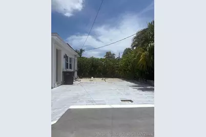 630 Claremore Drive, West Palm Beach, FL 33401 - Photo 2