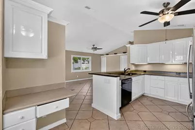166 Raintree, Jupiter, FL 33458 - Photo 4