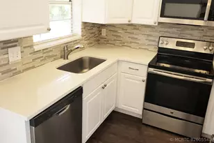 135 Village Cir, Jupiter, FL 33458 - Photo 4