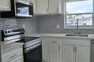 2739 Emory Dr W, West Palm Beach, FL 33415 - Photo 8