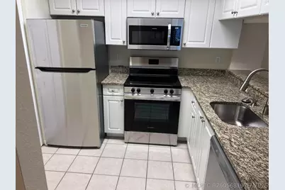 2802 Sarento Place #302, Palm Beach Gardens, FL 33410 - Photo 2