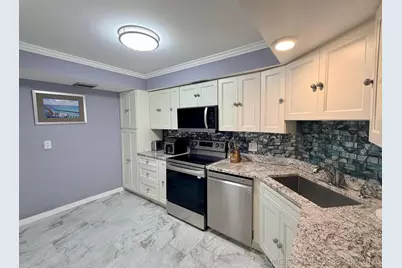 2425 Presidential Way #304, West Palm Beach, FL 33401 - Photo 2