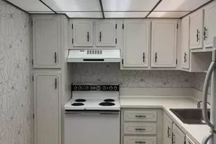 1200 Saint Charles Pl Pl, Pembroke Pines, FL 33026 - Photo 2