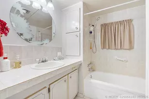 8670 SW 18th Pl, Davie, FL 33324 - Photo 12