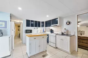 8670 SW 18th Pl, Davie, FL 33324 - Photo 4