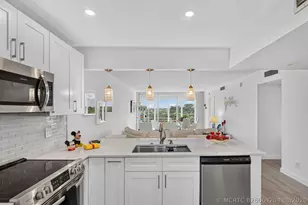 575 Oaks Ln, Pompano Beach, FL 33069 - Photo 2