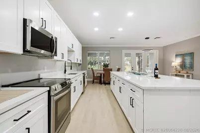 1018 Carolina Circle SW, Vero Beach, FL 32962 - Photo 12