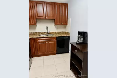 405 Meadows Circle #405, Boynton Beach, FL 33436 - Photo 2