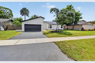 386 NW 40th Terrace, Deerfield Beach, FL 33442 - Photo 2
