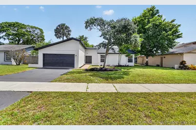 386 NW 40th Terrace, Deerfield Beach, FL 33442 - Photo 1