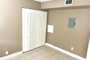 4425 Treehouse Ln, Tamarac, FL 33319 - Photo 4