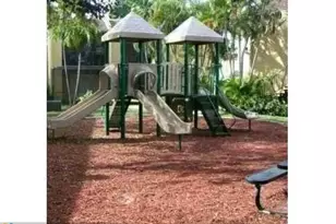 4425 Treehouse Ln, Tamarac, FL 33319 - Photo 8