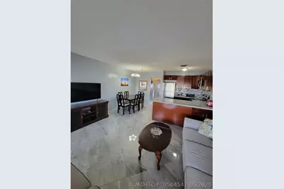 800 SW 11th Avenue #17, Hallandale Beach, FL 33009 - Photo 4