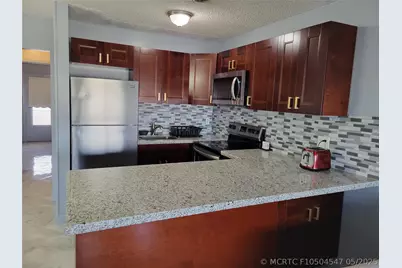 800 SW 11th Avenue #17, Hallandale Beach, FL 33009 - Photo 2