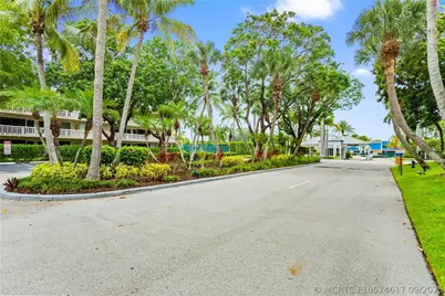 16 Royal Palm Way #302, Boca Raton, FL 33432 - Photo 2