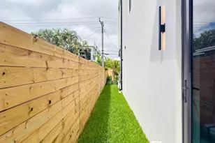 1319 NE 14th Ave, Fort Lauderdale, FL 33304 - Photo 2
