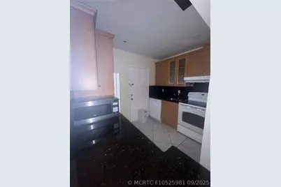 2220 NE 68th Street #1031, Fort Lauderdale, FL 33308 - Photo 2