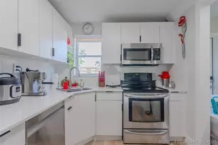 8900 Washington Blvd, Pembroke Pines, FL 33025 - Photo 6