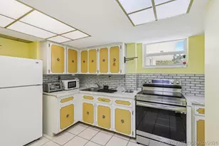 525 NE 58th St, Miami, FL 33137 - Photo 8