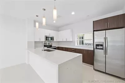 1428 SW 4th Avenue #1428, Fort Lauderdale, FL 33315 - Photo 2