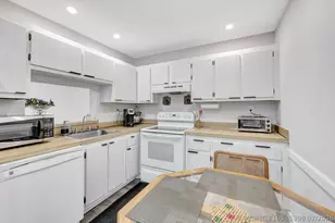 2800 Somerset Dr, Lauderdale Lakes, FL 33311 - Photo 10