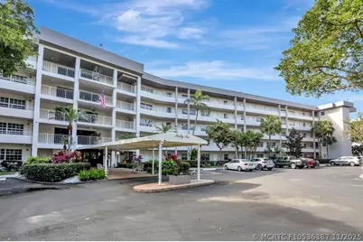 565 Oaks Lane #103, Pompano Beach, FL 33069 - Photo 1