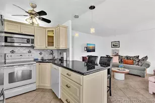 3021 Swansea B, Deerfield Beach, FL 33442 - Photo 12