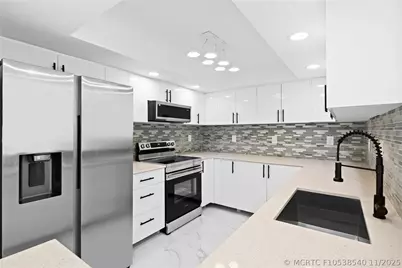 800 Parkview Drive #718, Hallandale Beach, FL 33009 - Photo 4