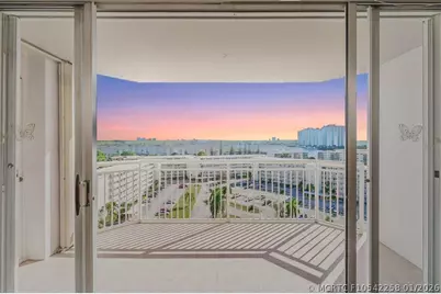 18031 Biscayne Boulevard #1104, Aventura, FL 33160 - Photo 18