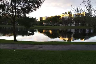 2112 S Cypress Bend Dr, Pompano Beach, FL 33069 - Photo 4