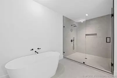 160 Isle Of Venice Drive #302, Fort Lauderdale, FL 33301 - Photo 20