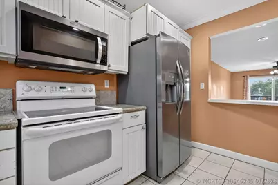 9410 N Hollybrook Lake Drive #303, Pembroke Pines, FL 33025 - Photo 10