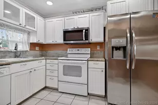 9410 N Hollybrook Lake Dr, Pembroke Pines, FL 33025 - Photo 2