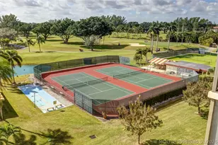 9410 N Hollybrook Lake Dr, Pembroke Pines, FL 33025 - Photo 14