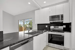 660 Cypress Club Way, Deerfield Beach, FL 33064 - Photo 6