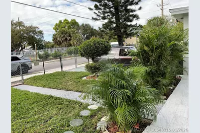 642 NW 14th Way, Fort Lauderdale, FL 33311 - Photo 4