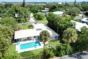 323 SW Ridge Ln, Stuart, FL 34994 - Photo 4