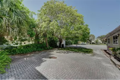 300 SE Detroit Avenue, Stuart, FL 34994 - Photo 8