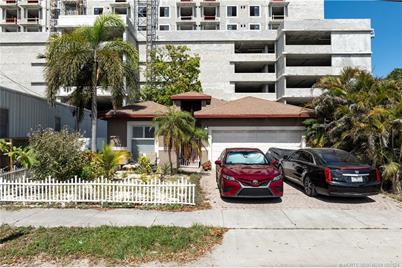 121 SW 1st Court, Dania, FL 33004 - Photo 2