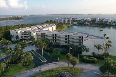 221 NE Plantation Road #215, Stuart, FL 34996 - Photo 2