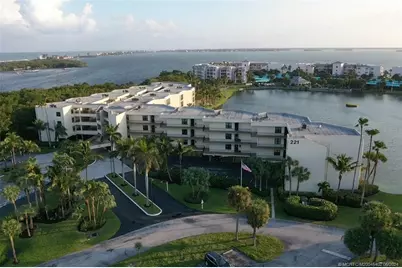 221 NE Plantation Road #215, Stuart, FL 34996 - Photo 2