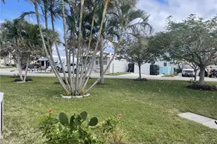 691 Nettles Blvd, Jensen Beach, FL 34957 - Photo 4