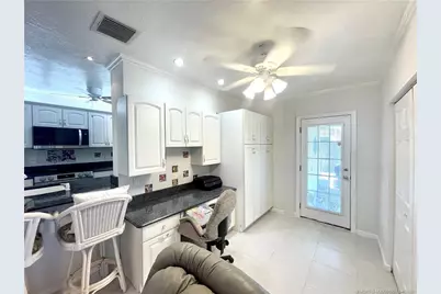 880 SE Degan Drive, Port Saint Lucie, FL 34983 - Photo 8