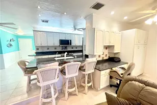 880 SE Degan Dr, Port Saint Lucie, FL 34983 - Photo 8