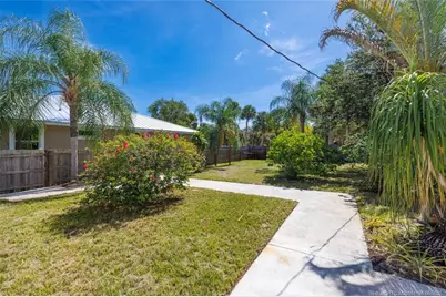 1073 NE Orange Avenue, Jensen Beach, FL 34957 - Photo 18