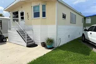 918 Nettles Blvd, Jensen Beach, FL 34957 - Photo 2