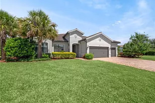 724 SW Sea Green St, Palm City, FL 34990 - Photo 2